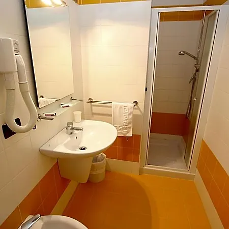 Laura فندق بيبيوني