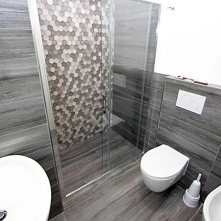 Laura فندق بيبيوني